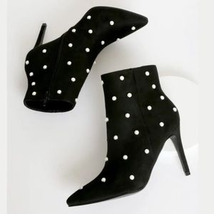 ⭐️PRICE DROPPED⭐️ Lulu’s Selenah Black Pearl Pointed Toe Ankle Booties